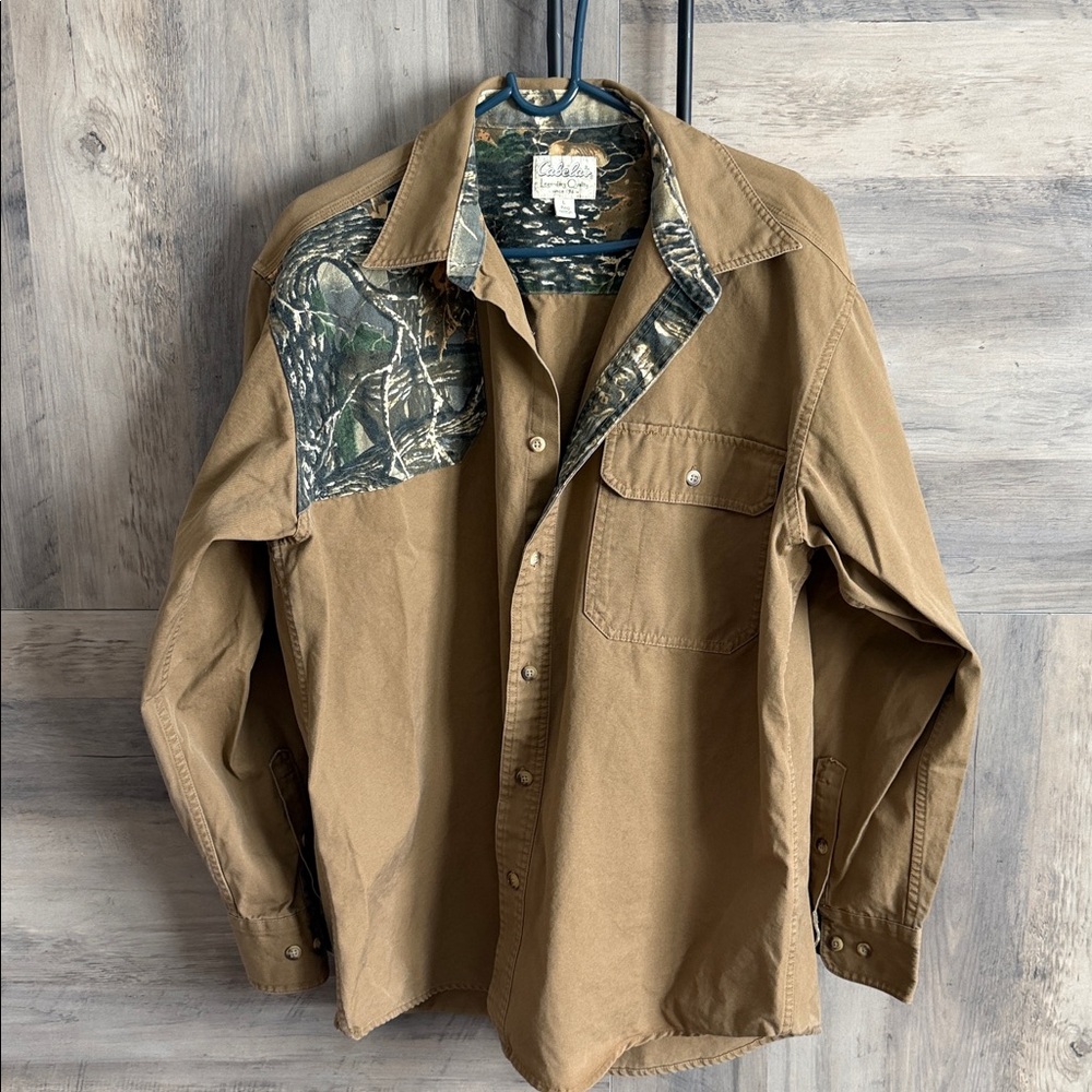 Cabela's Shirt Mens Medium Khaki Camo Shoulder Button Down Long Sleeve Hunting